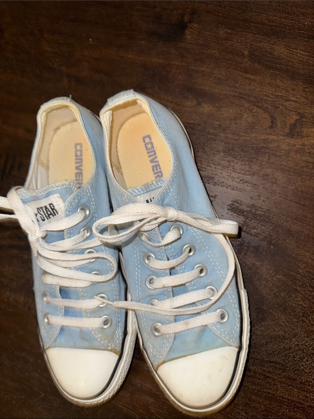 Converse Tennis Shoes
